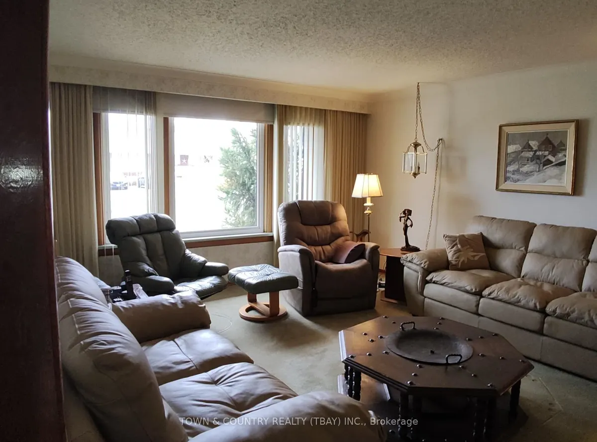 Detached in Thunder Bay