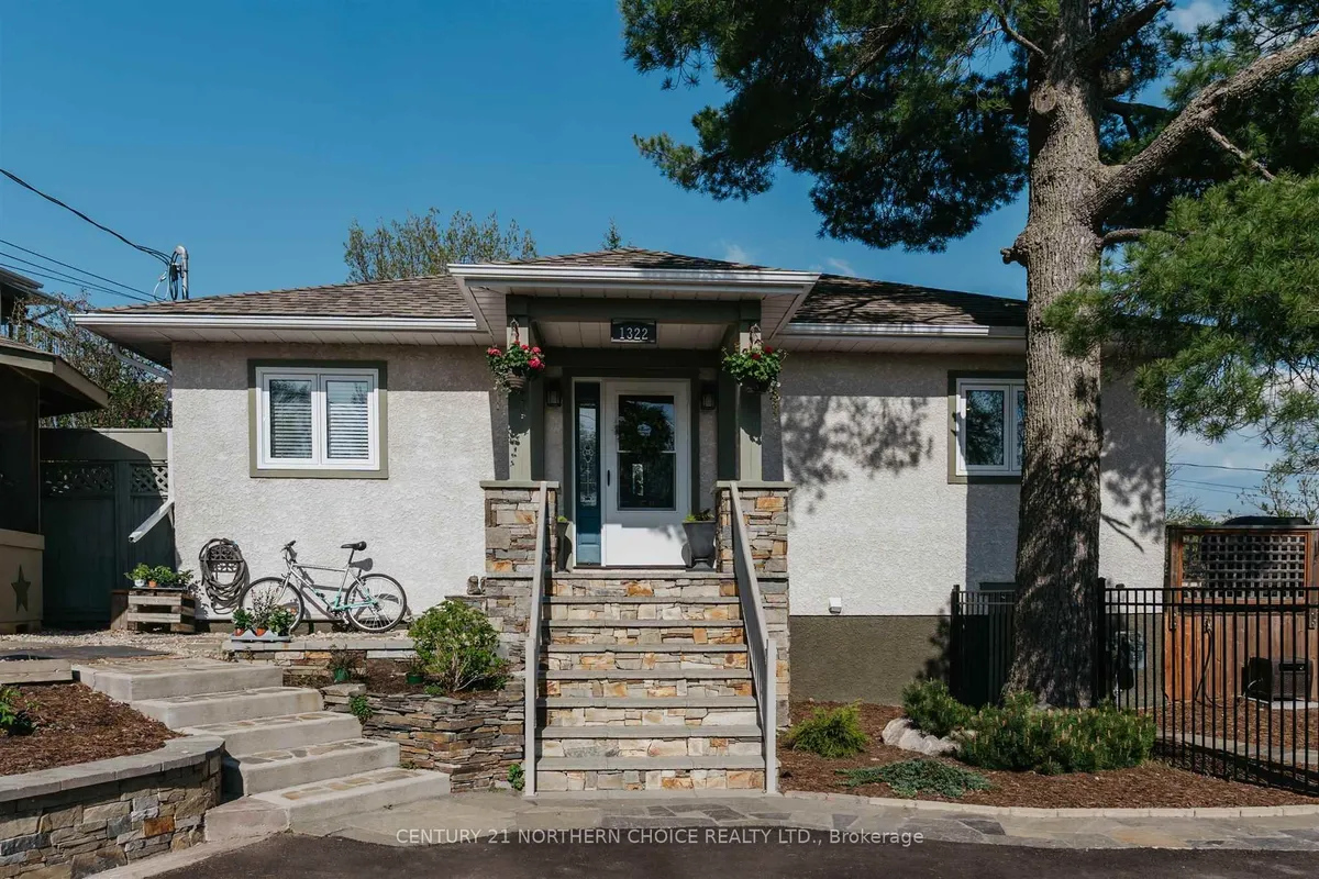 Detached in Kenora