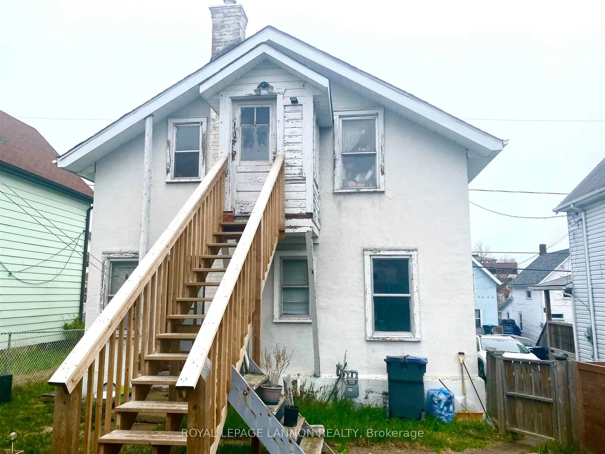 Duplex in Thunder Bay