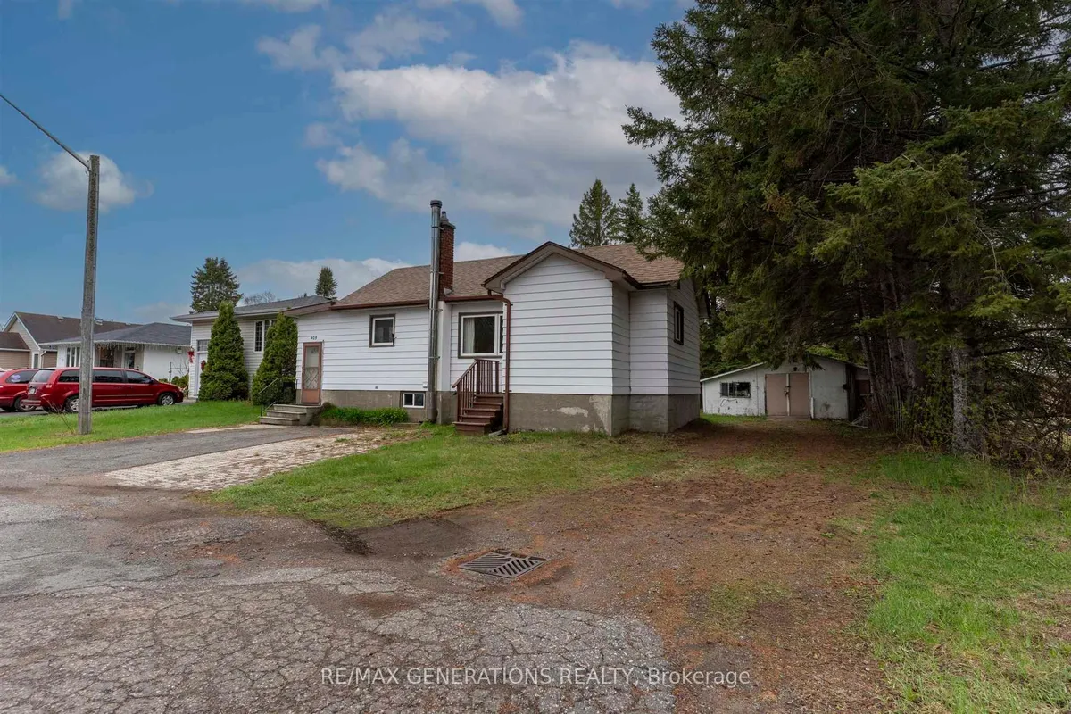 Detached in Thunder Bay