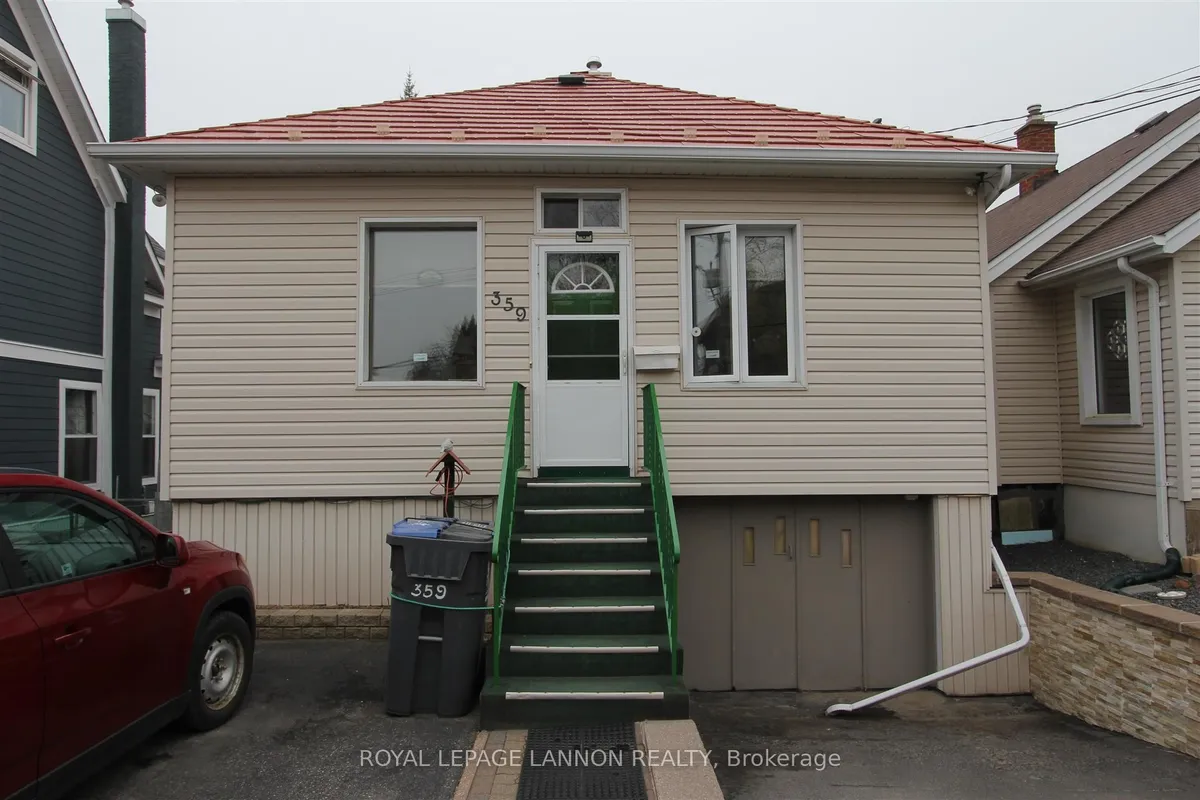 Detached in Thunder Bay