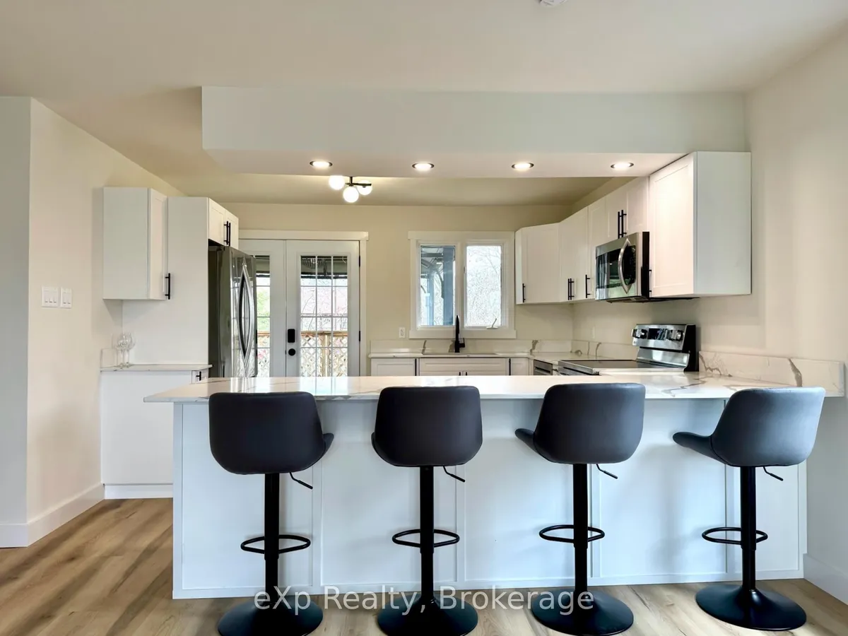 Detached in Thunder Bay