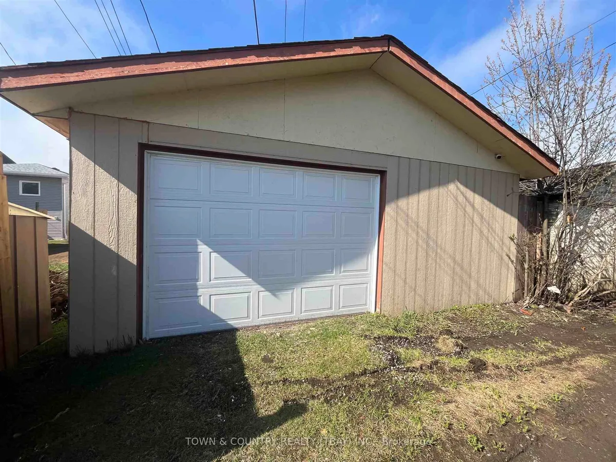 Detached in Thunder Bay