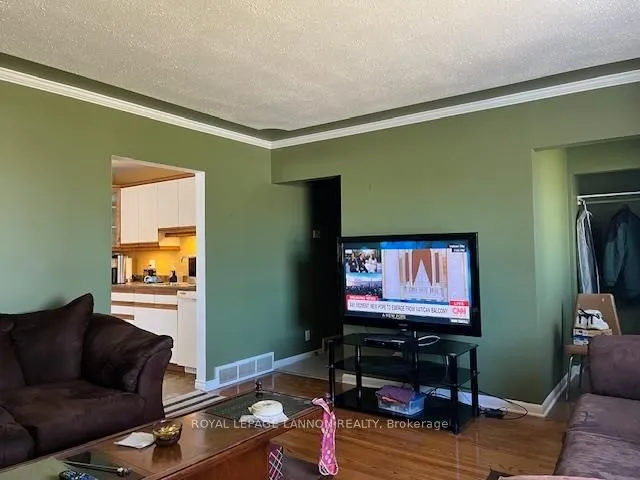 Detached in Thunder Bay