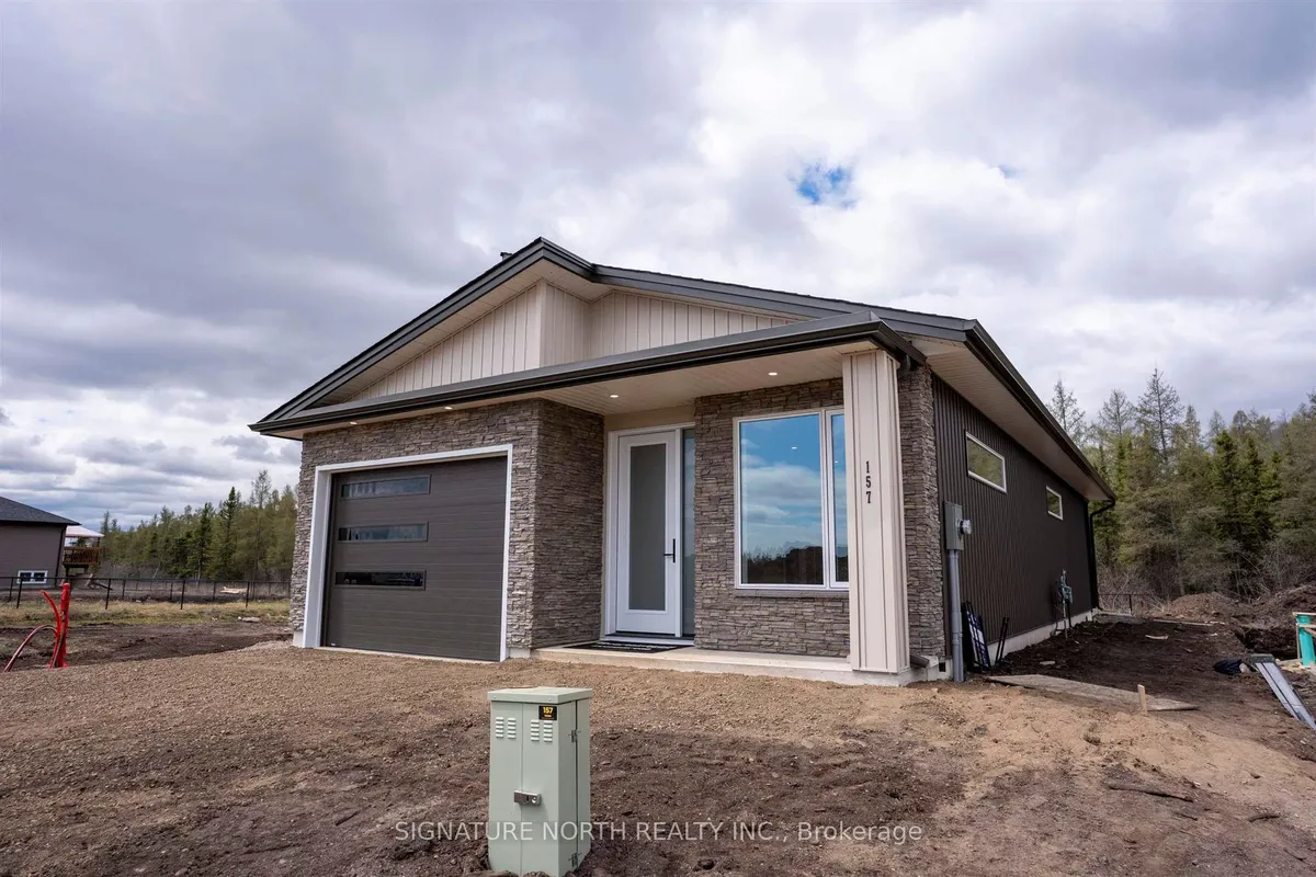 Detached in Thunder Bay