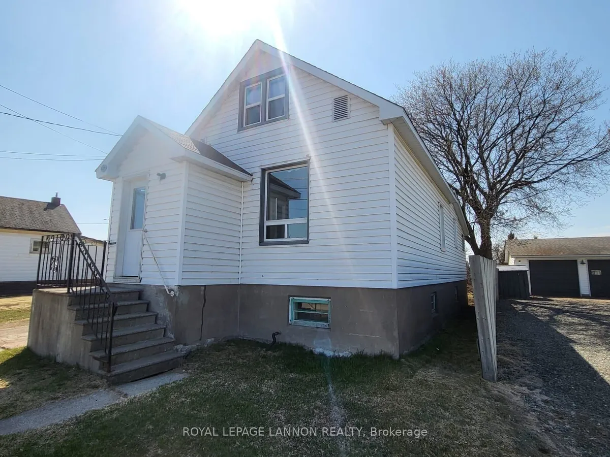 Detached in Thunder Bay