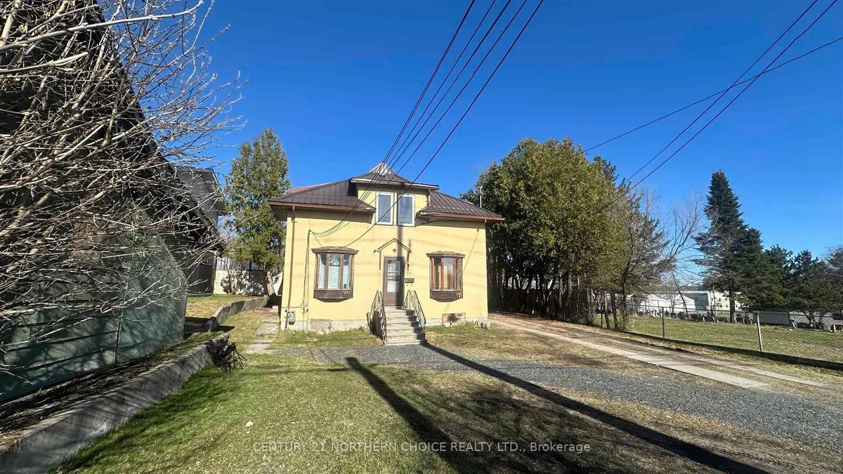 Detached in Kenora