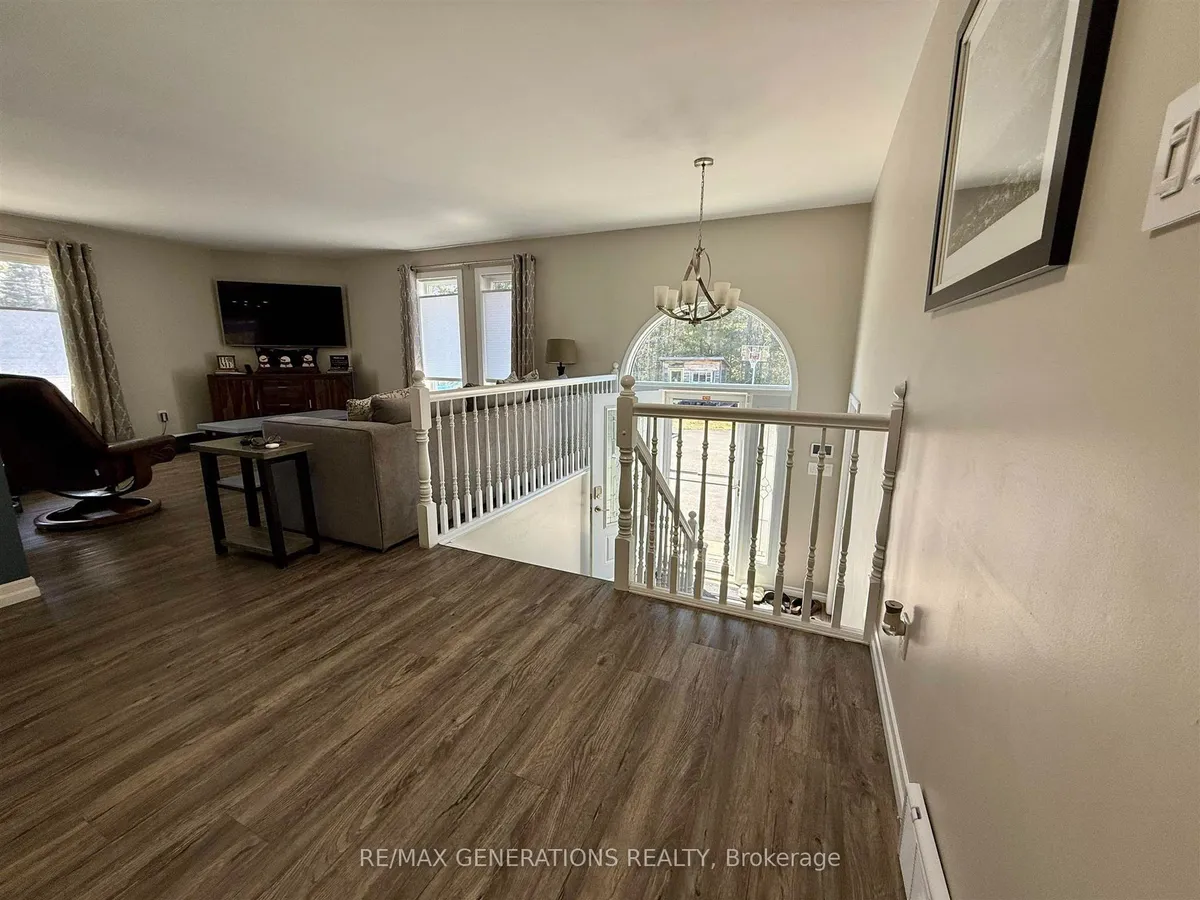 Detached in Thunder Bay