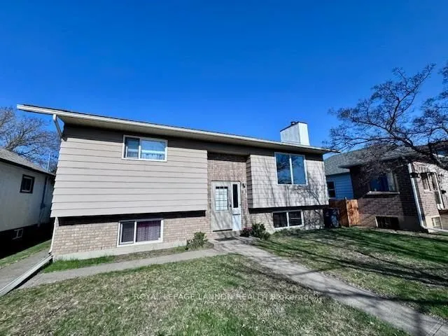 Detached in Thunder Bay