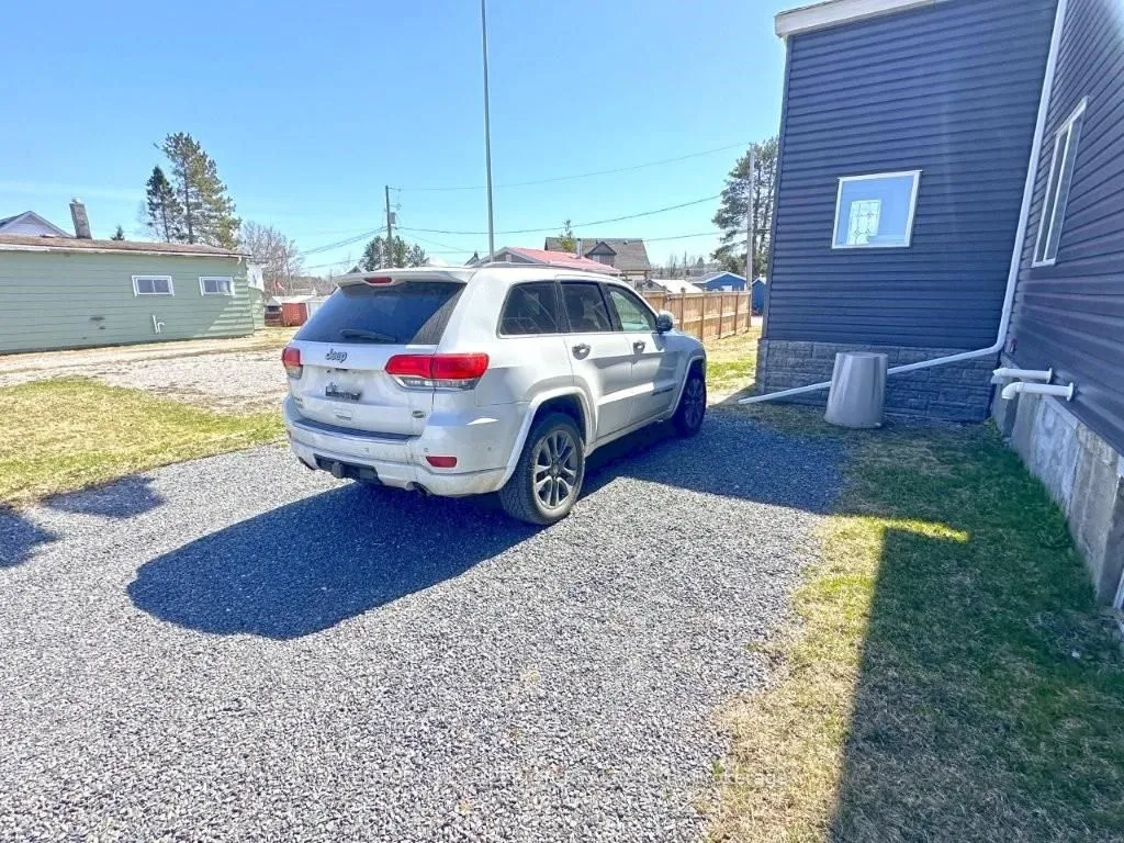 Detached in Nipigon