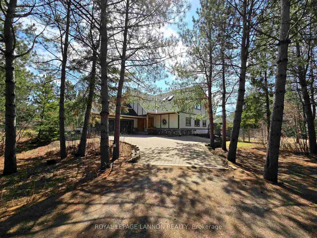 Detached in Thunder Bay