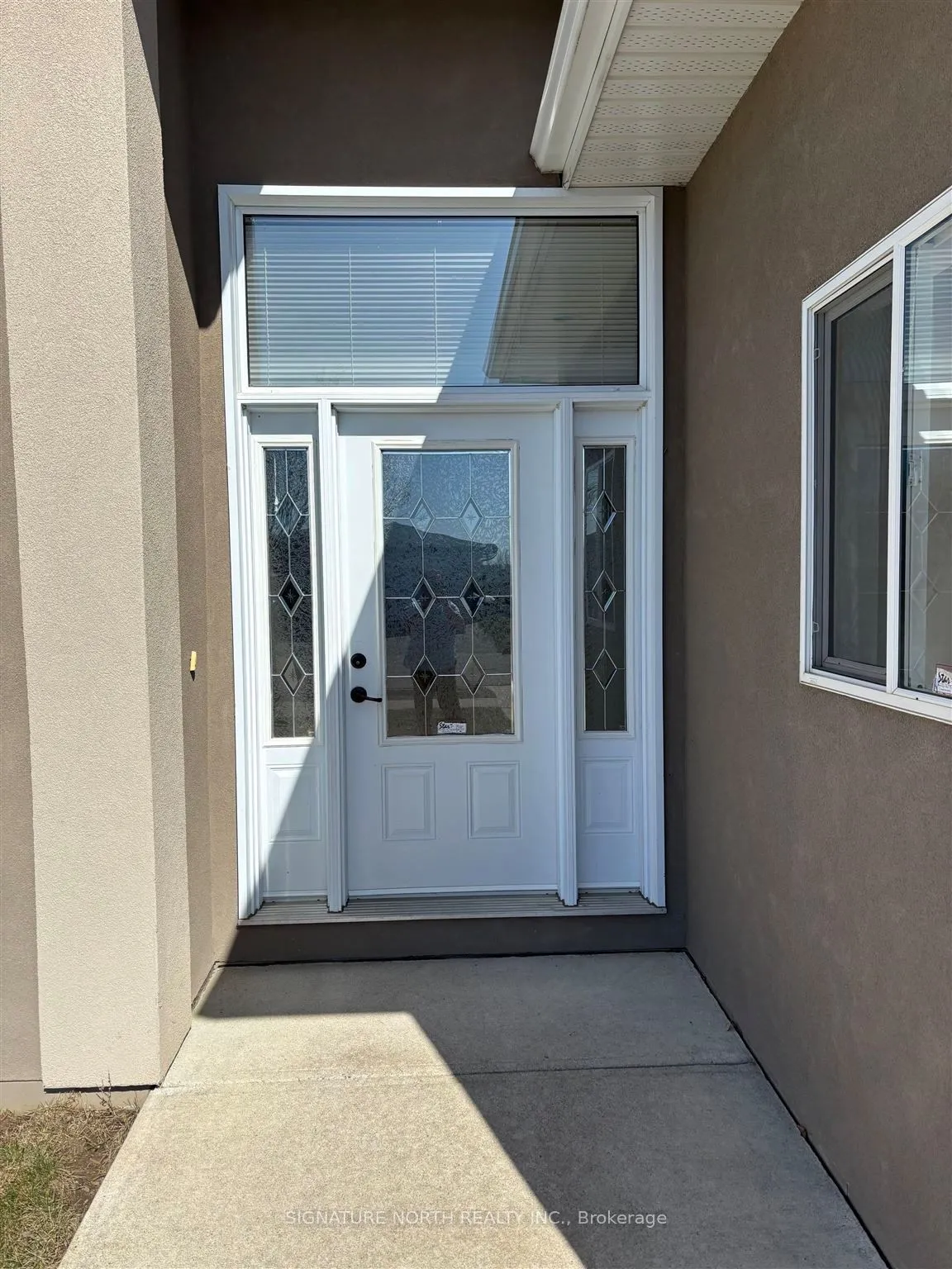 Detached in Thunder Bay