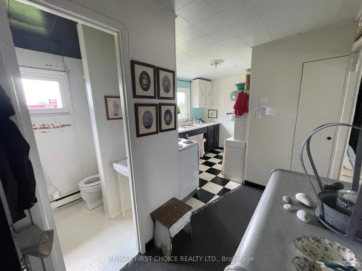 Detached in Dryden