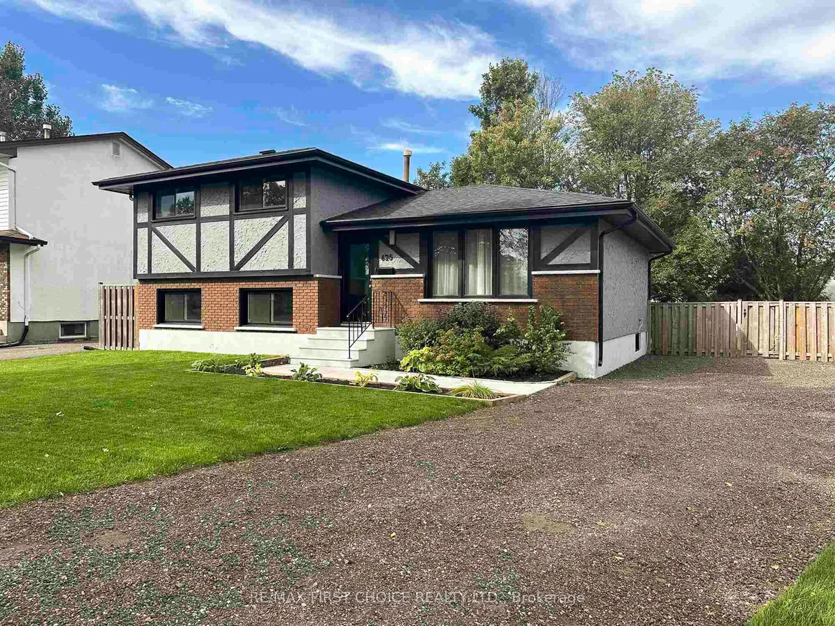 Detached in Thunder Bay