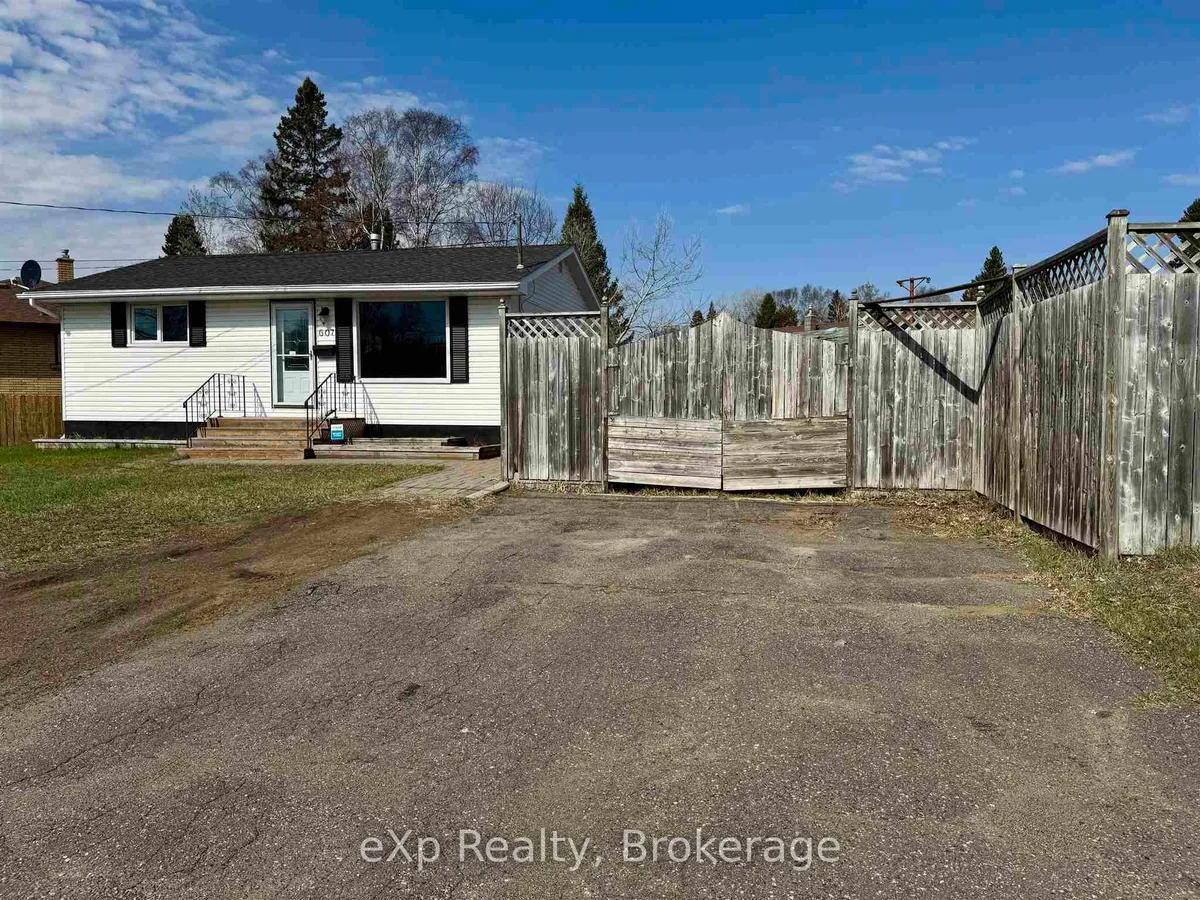 Detached in Thunder Bay