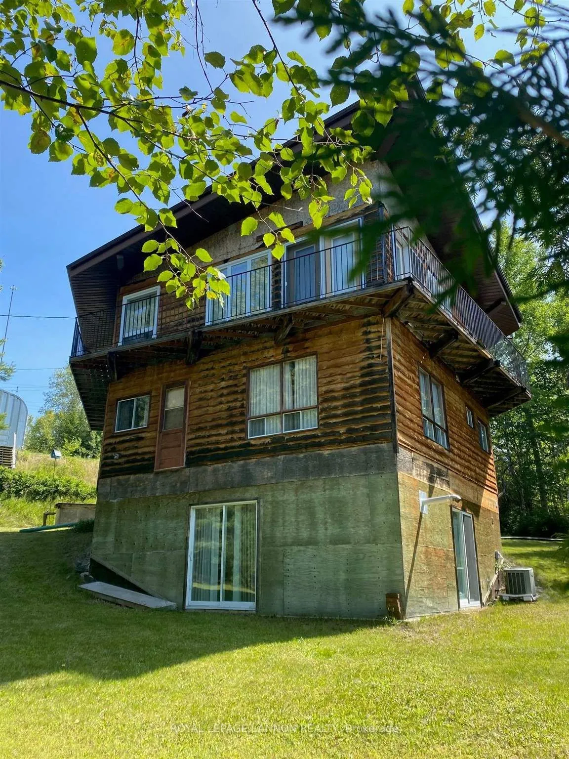Detached in Greenstone