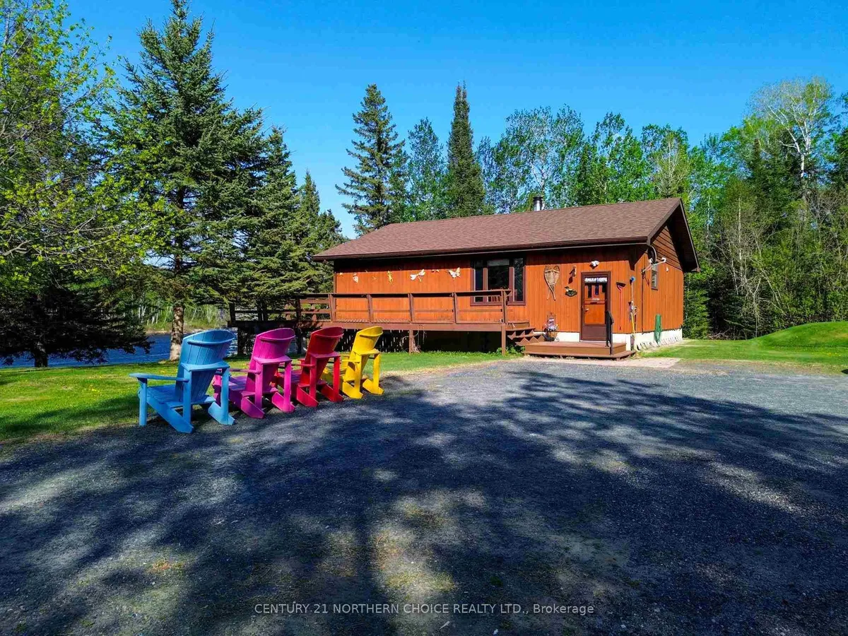 Detached in Kenora