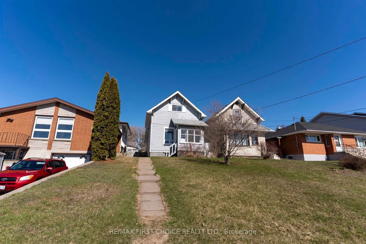 Detached in Thunder Bay