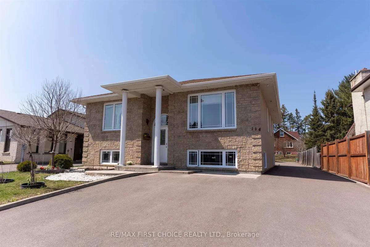Detached in Thunder Bay