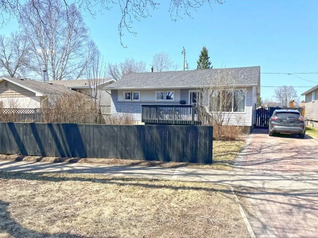 Detached in Thunder Bay