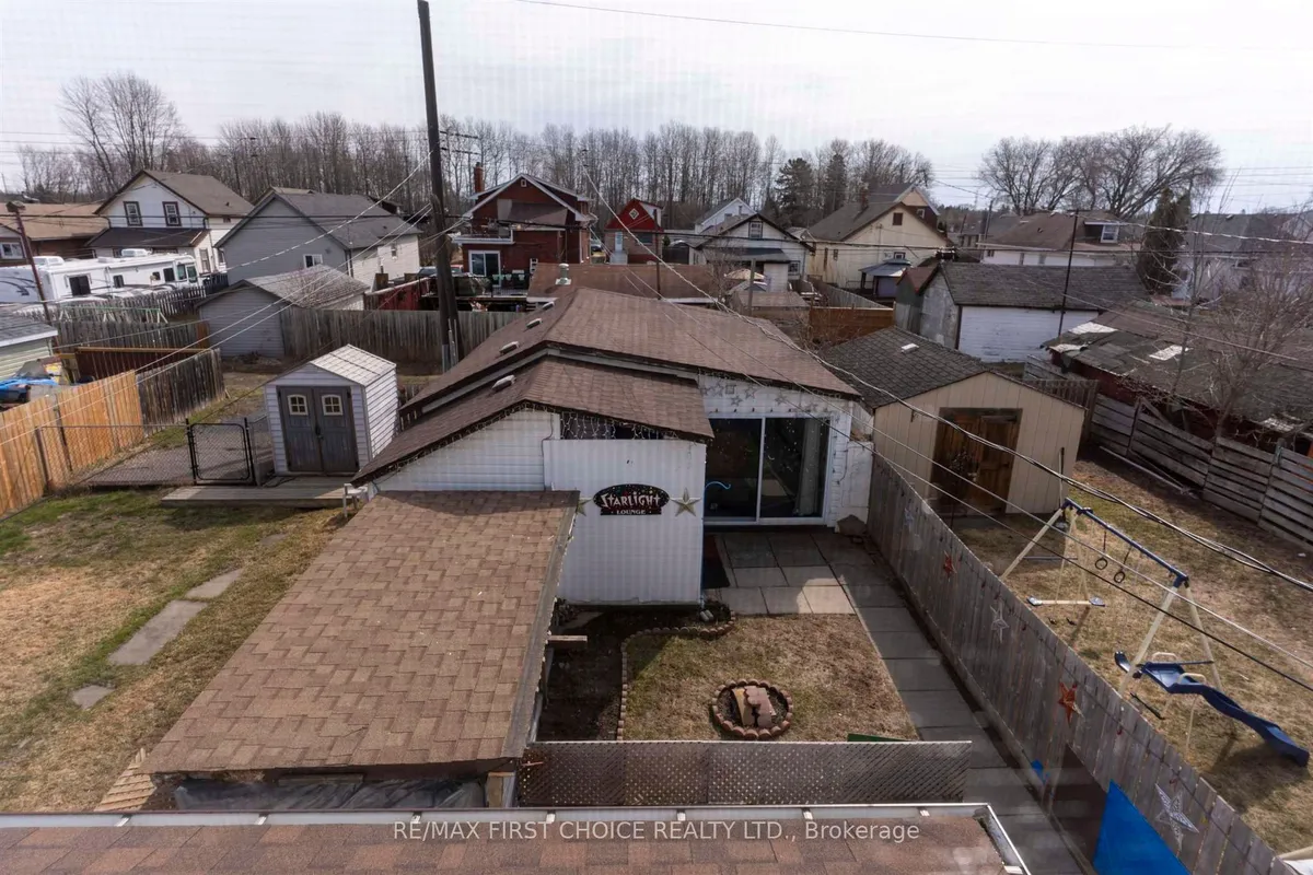 Detached in Thunder Bay