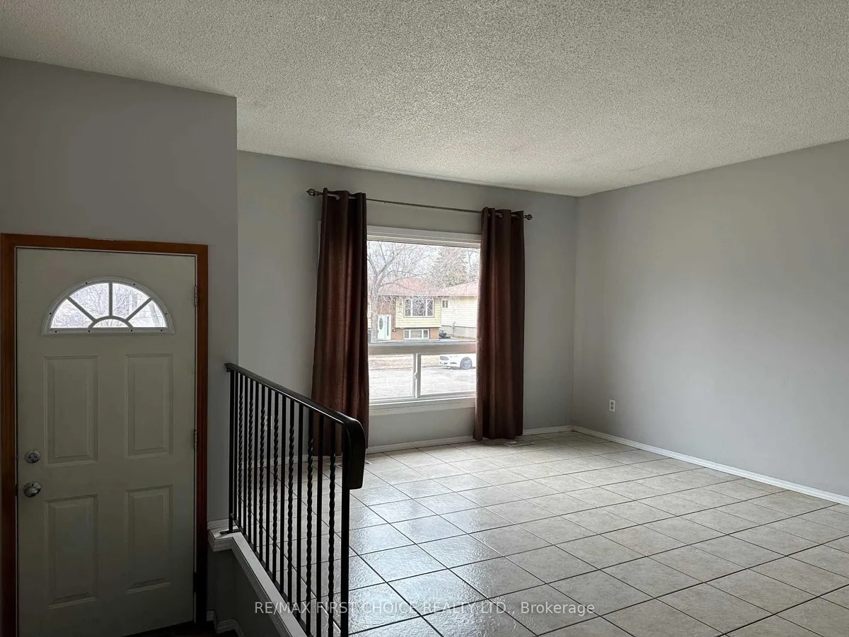 Detached in Thunder Bay