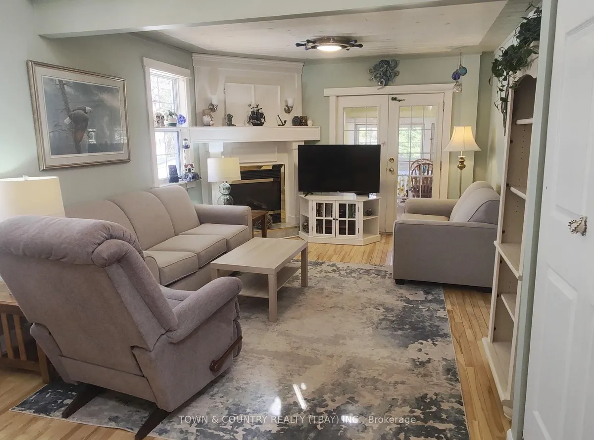 Detached in Thunder Bay