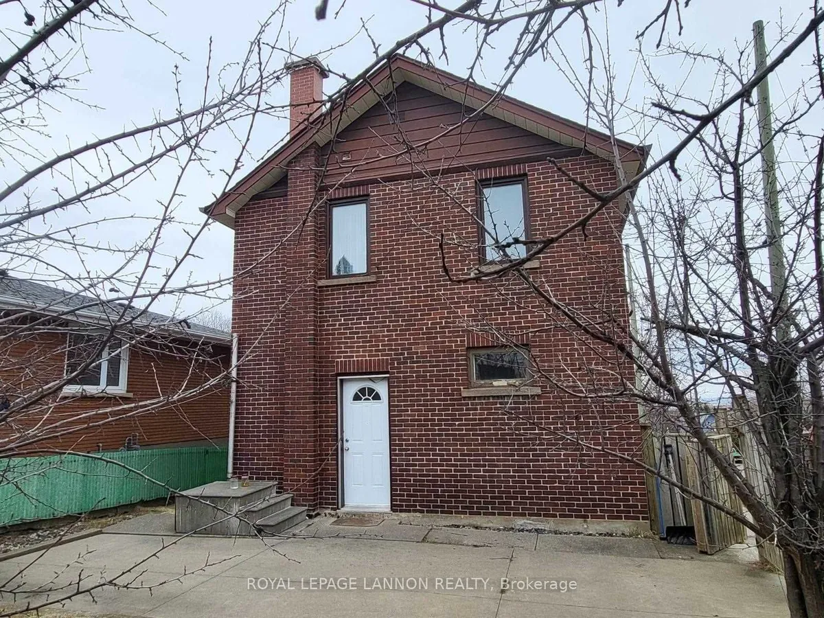 Detached in Thunder Bay