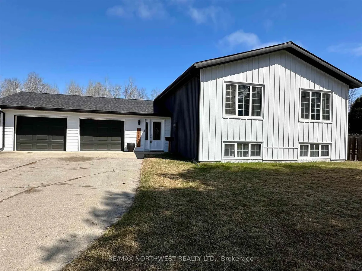 Detached in Fort Frances