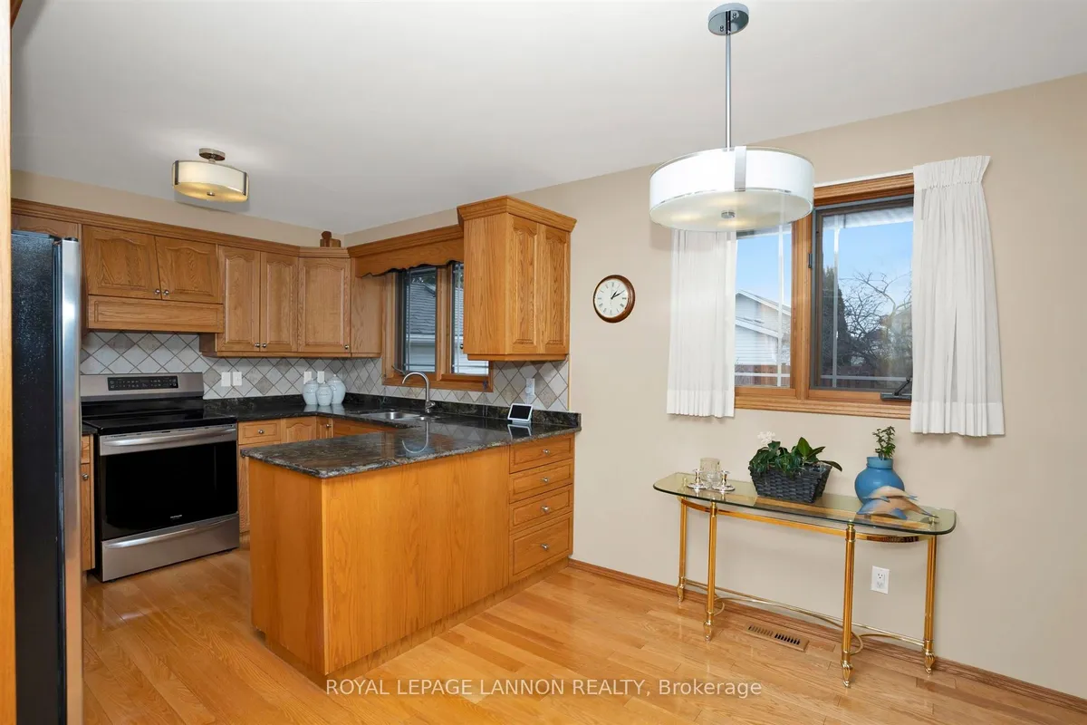 Detached in Thunder Bay