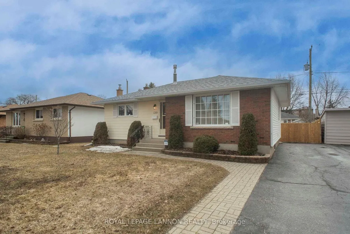Detached in Thunder Bay
