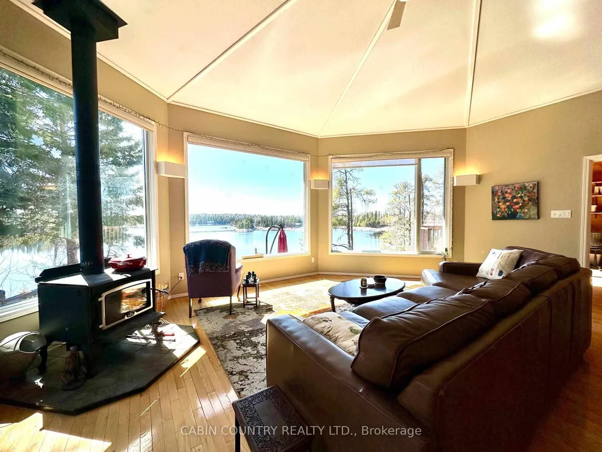 Detached in Kenora