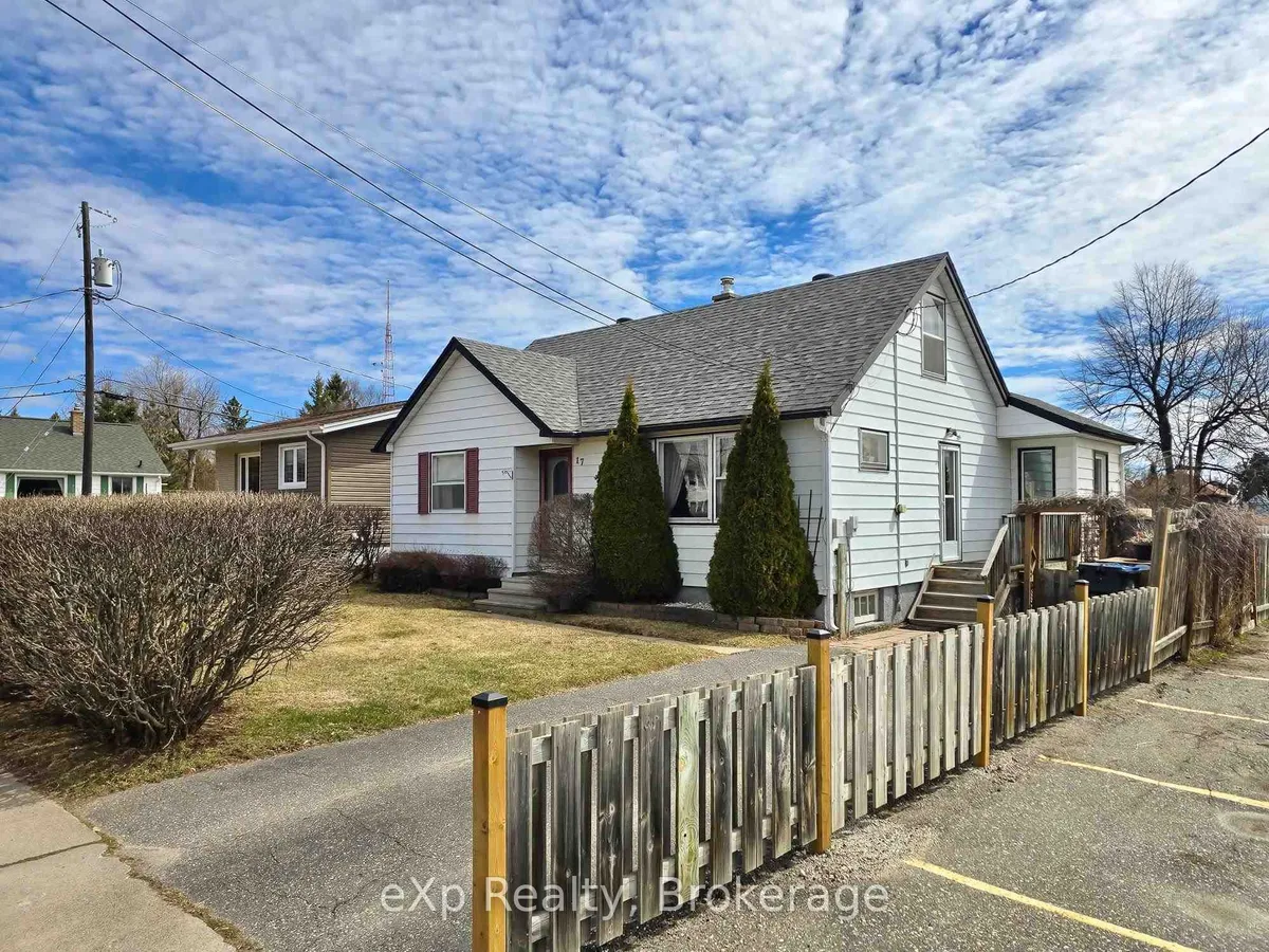 Detached in Thunder Bay