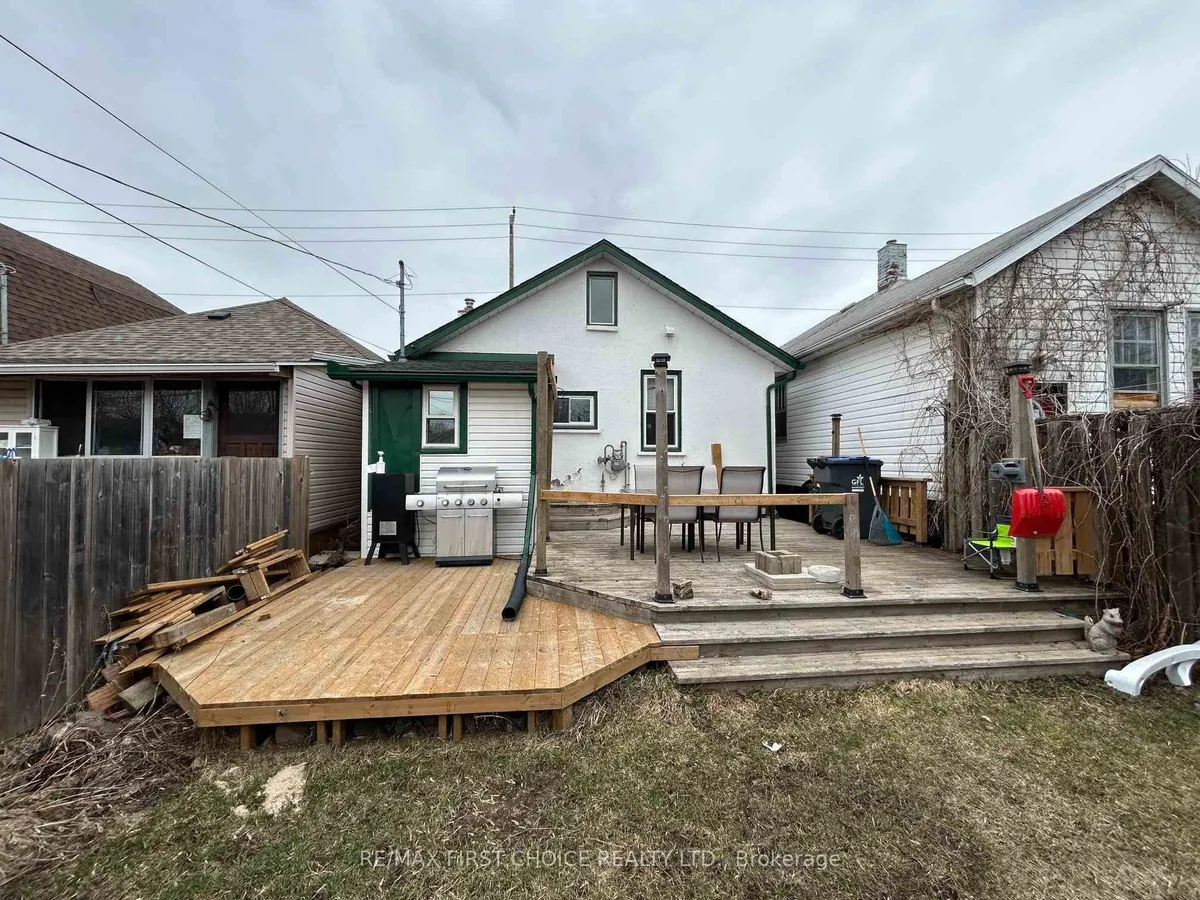 Detached in Thunder Bay