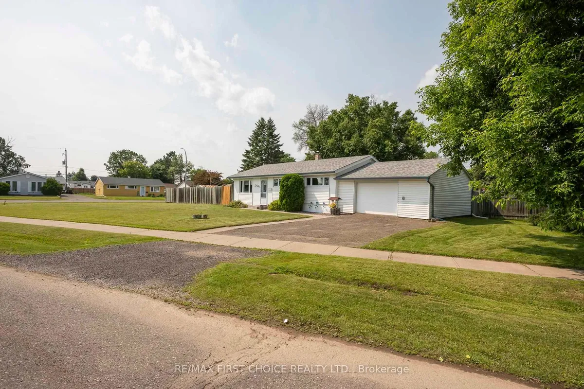 Detached in Thunder Bay