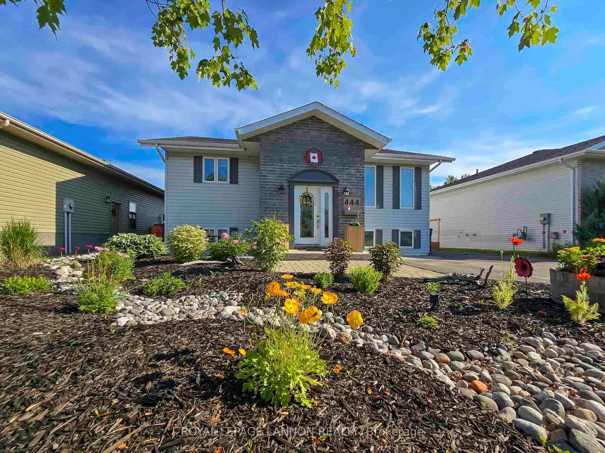 Detached in Thunder Bay