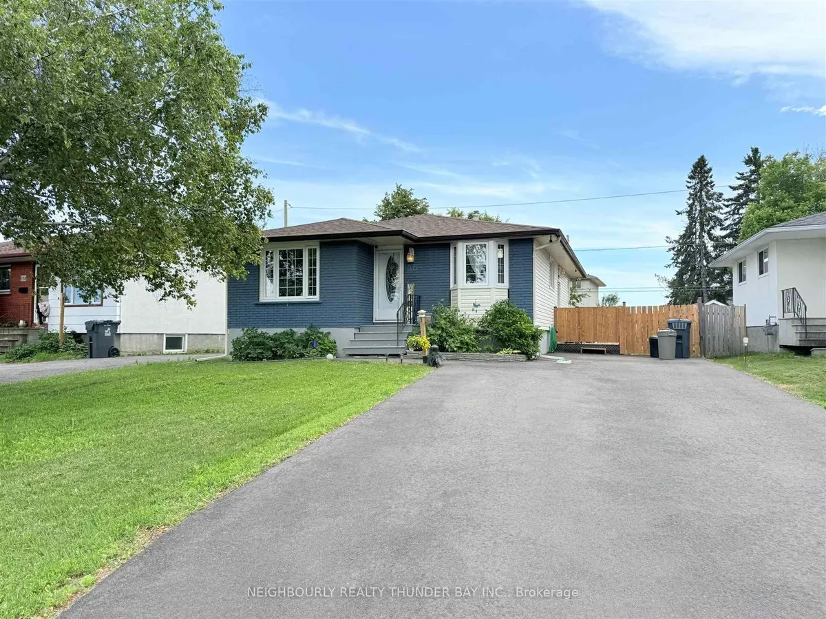Detached in Thunder Bay