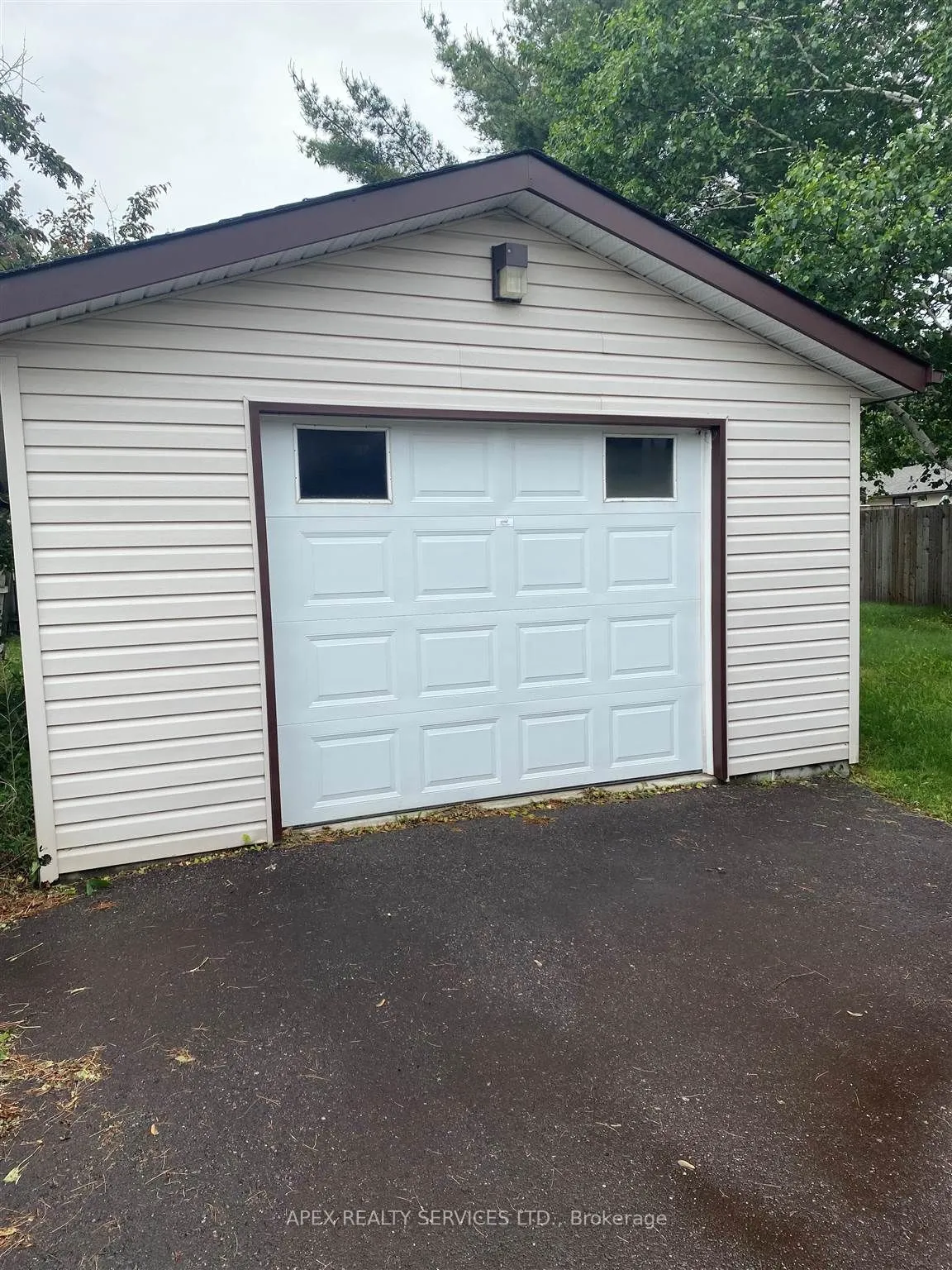 Detached in Thunder Bay