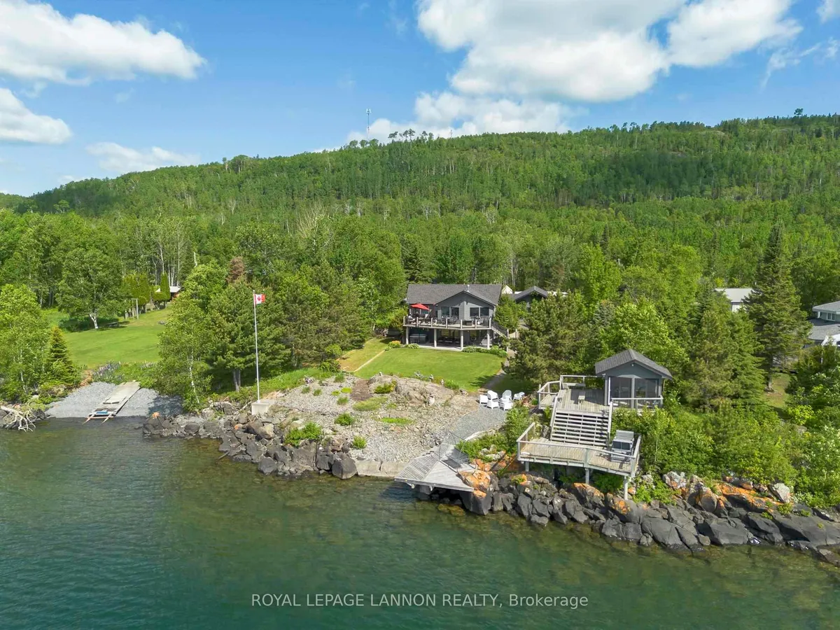 Detached in Neebing