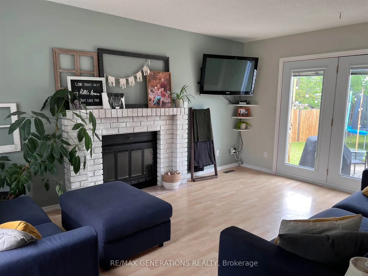 Detached in Marathon