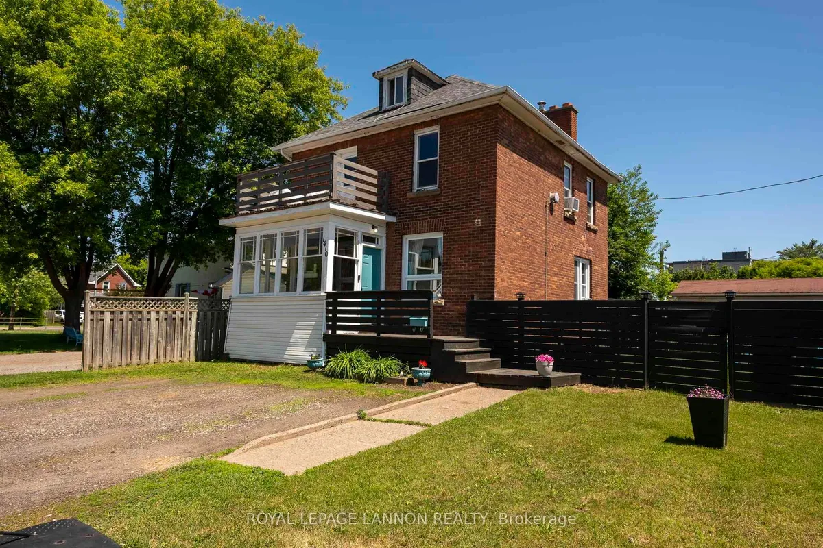 Detached in Thunder Bay