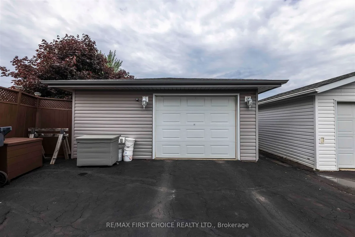 Detached in Thunder Bay