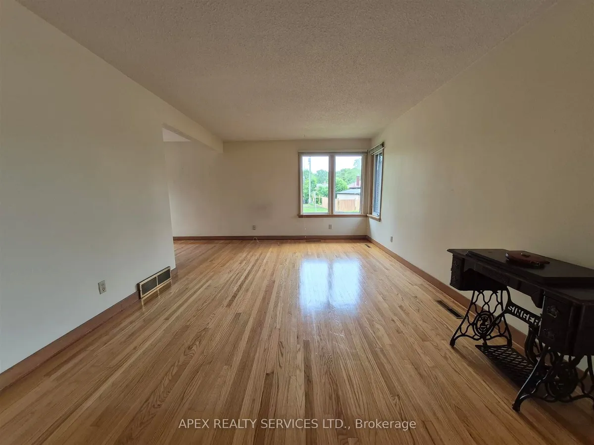 Detached in Thunder Bay