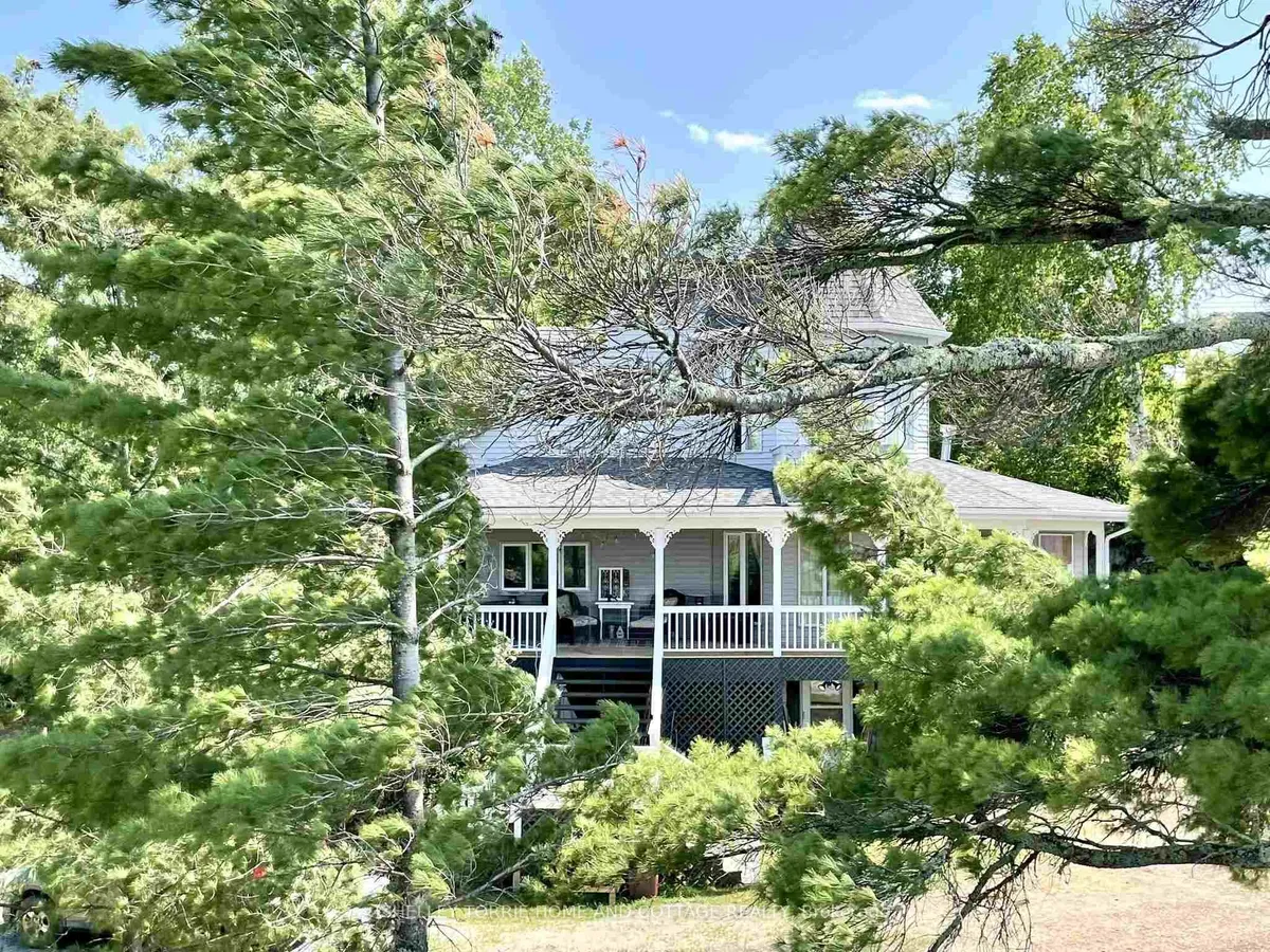 Detached in Kenora