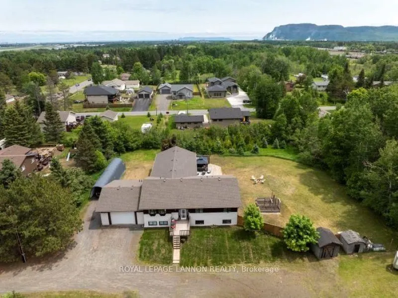 Detached in Thunder Bay