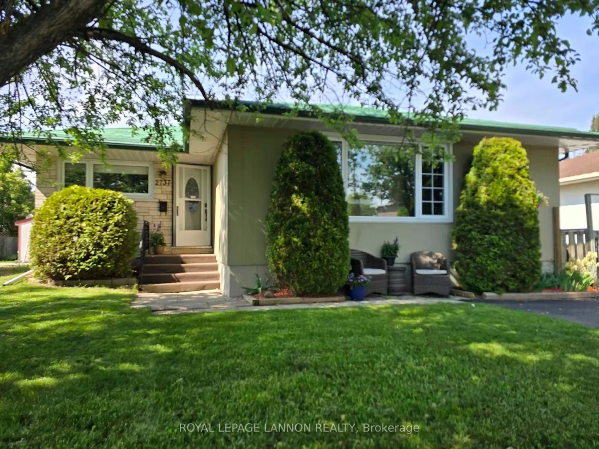 Detached in Thunder Bay