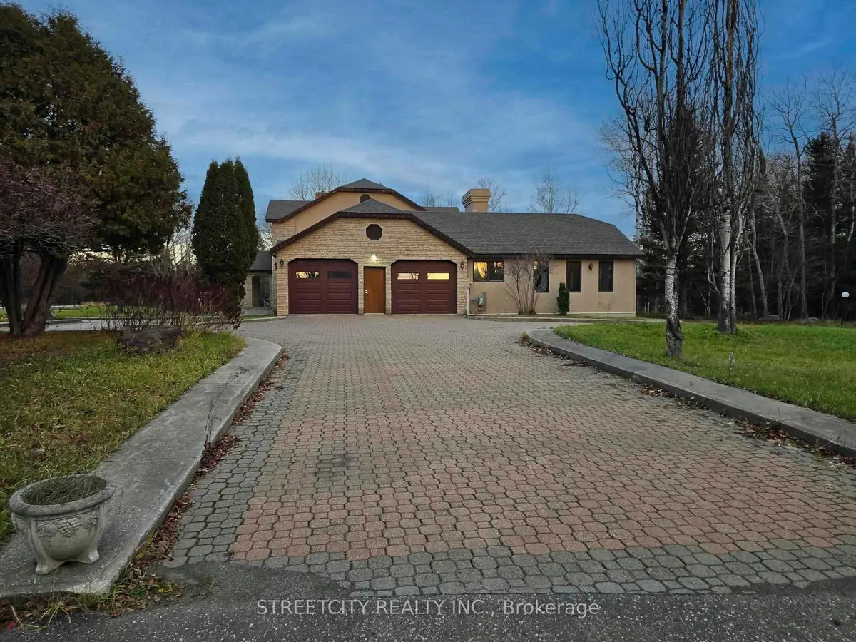 Detached in Thunder Bay