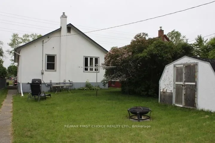 Detached in Thunder Bay