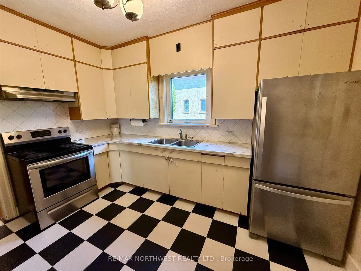 Detached in Kenora