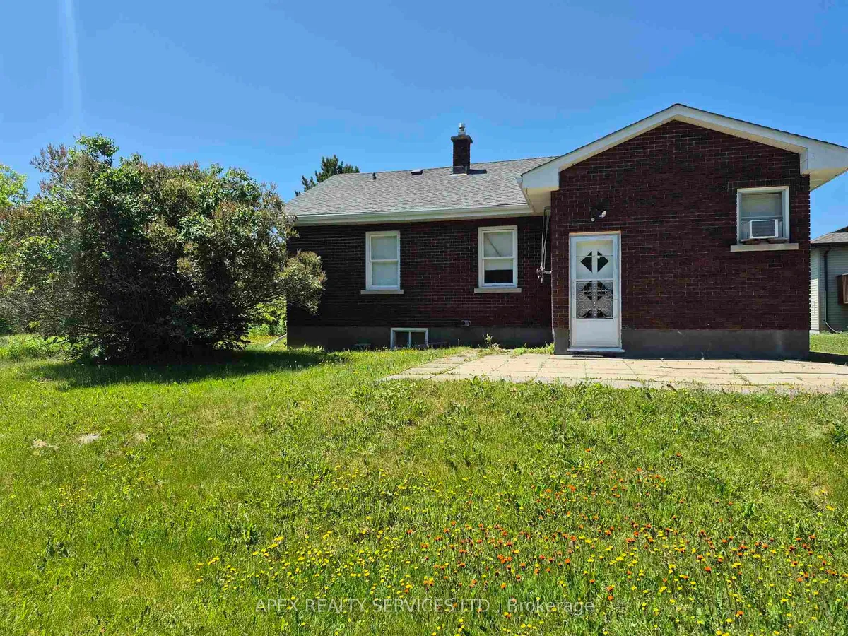 Detached in Thunder Bay